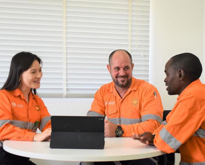 以人为本    尊重人才                      平等竞争    优胜劣汰                      扬长避短    人尽其才